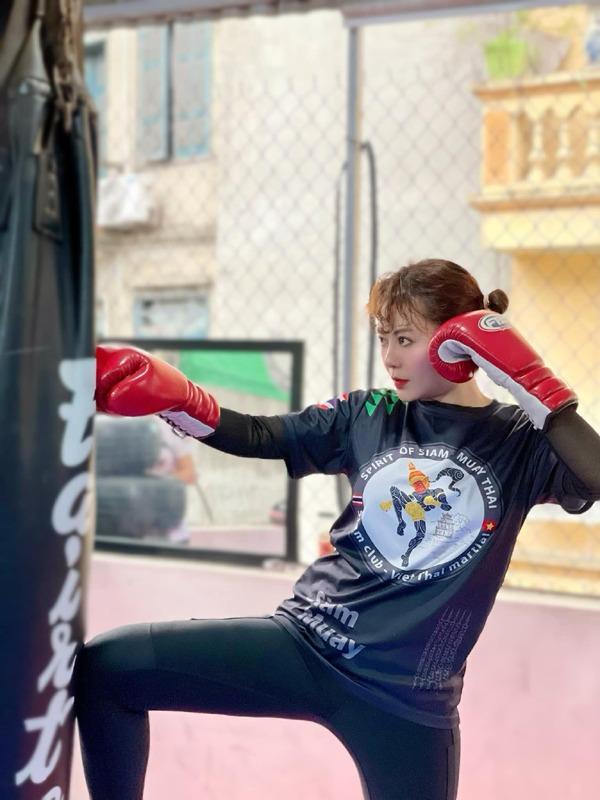 Sắc vóc đời thực của mỹ nhân VFC vừa công khai ly hôn chồng sau hơn 10 năm chung sống-7