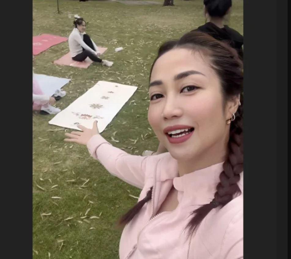 Nghệ sĩ Việt bỏ hào quang sang trời Âu: Phạm Hương bán hoa, Ngọc Quyên bán hàng online-3