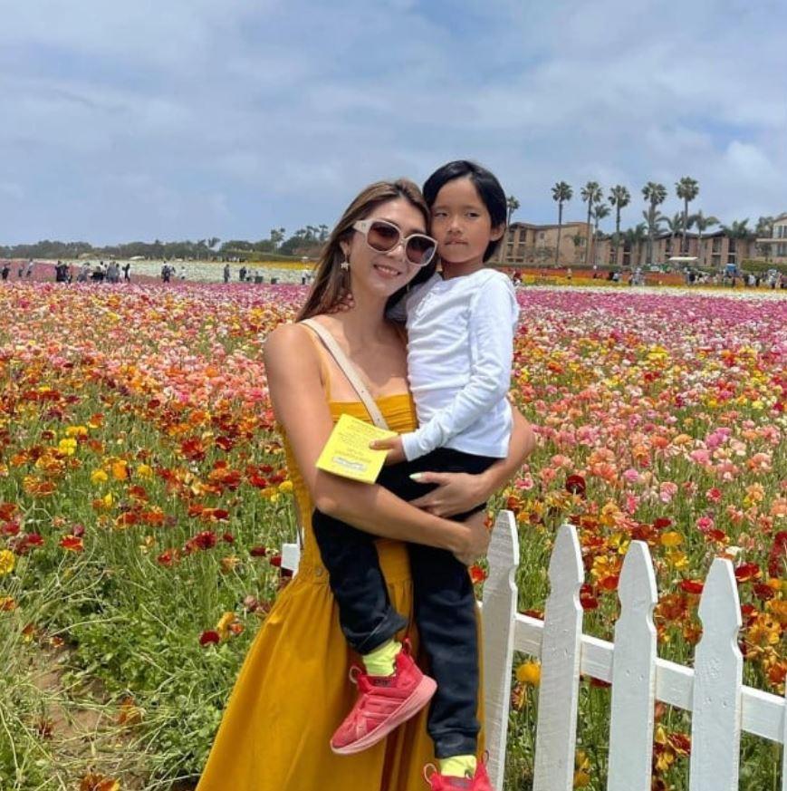 Nghệ sĩ Việt bỏ hào quang sang trời Âu: Phạm Hương bán hoa, Ngọc Quyên bán hàng online-5