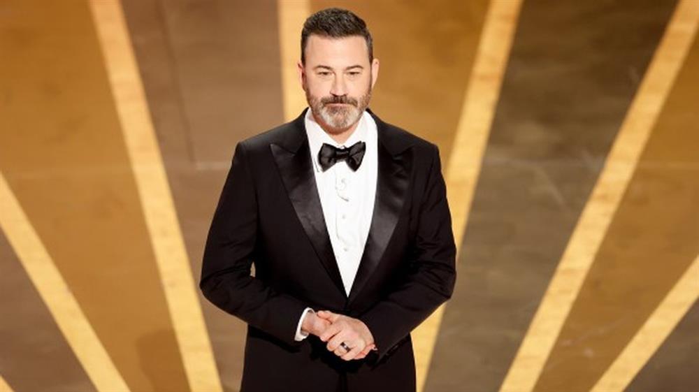 Khỏa thân, những câu đùa gây tranh cãi đẩy lượt xem Oscar 2024 tăng mạnh-1