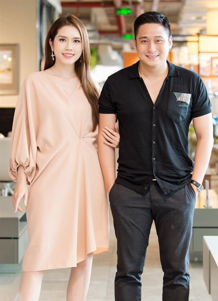 Vũ mặt sắt từng thẳng tay tát Phương Oanh: Gia thế lẫy lừng, bà xã đẹp như Hoa hậu-8