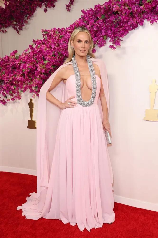 Những ngôi sao mặc... xấu tại Oscar 2024-5