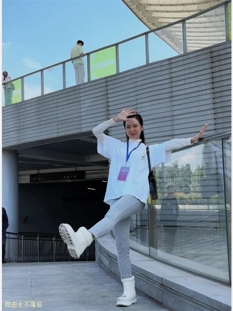 Sắc vóc cân mọi gu thời trang của nữ diễn viên VFC vừa kết hôn với chồng siêu mẫu-8