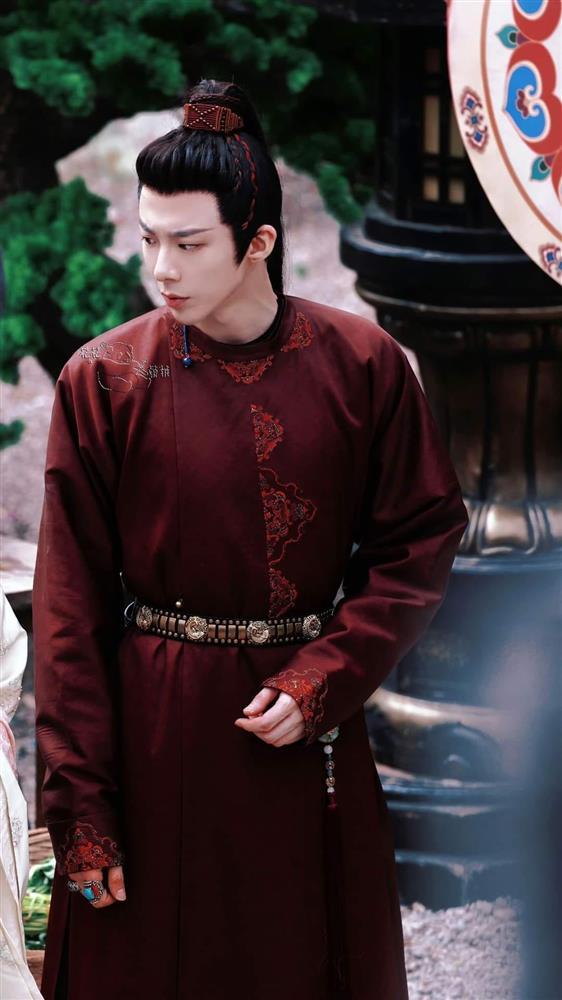 Lộ cảnh Triệu Lộ Tư và Lưu Vũ Ninh thân mật trên phim trường, cư dân mạng bật chế độ hóng phim-6