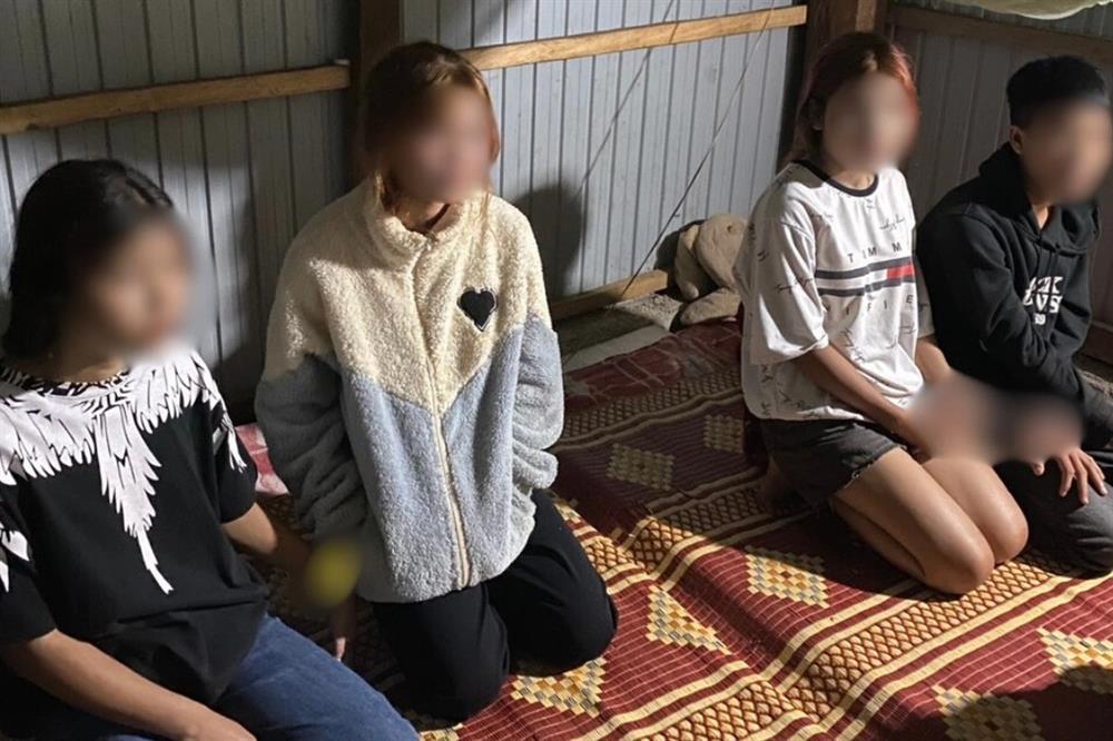 9 nam nữ thanh niên dân tộc thiểu số tụ tập chơi ma túy-1