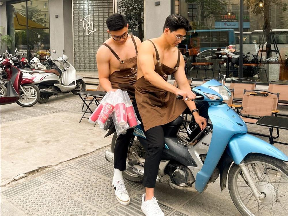 Sự thật về dàn trai đẹp 6 múi cởi trần phục vụ ở quán cà phê Hà Nội-2