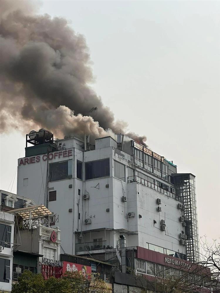 Vụ cháy trên nóc tòa nhà OCD Plaza: Công trình từng bị xử phạt-1