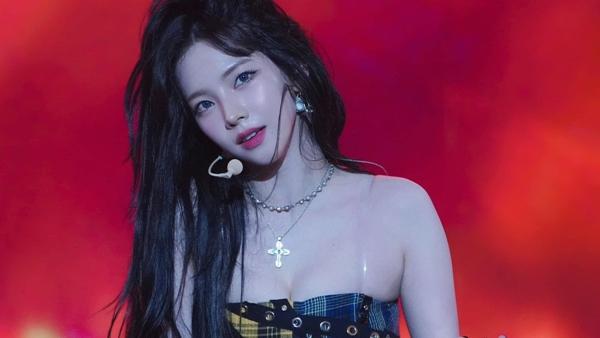 Nền văn hóa độc hại nhìn từ việc nghệ sĩ xin lỗi fan vì trót yêu đương-1