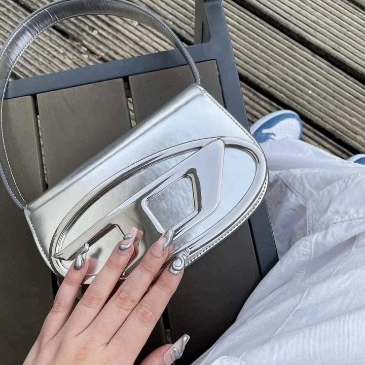 Mẹo chọn túi xách hợp mệnh giúp nàng công sở gặp nhiều may mắn-1