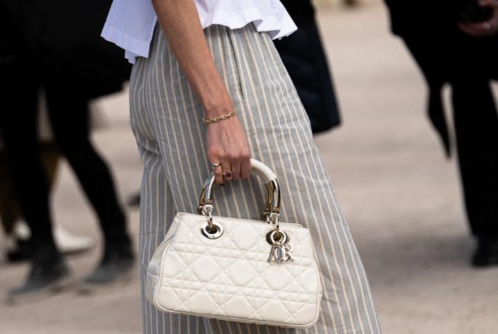 Mẹo chọn túi xách hợp mệnh giúp nàng công sở gặp nhiều may mắn-3