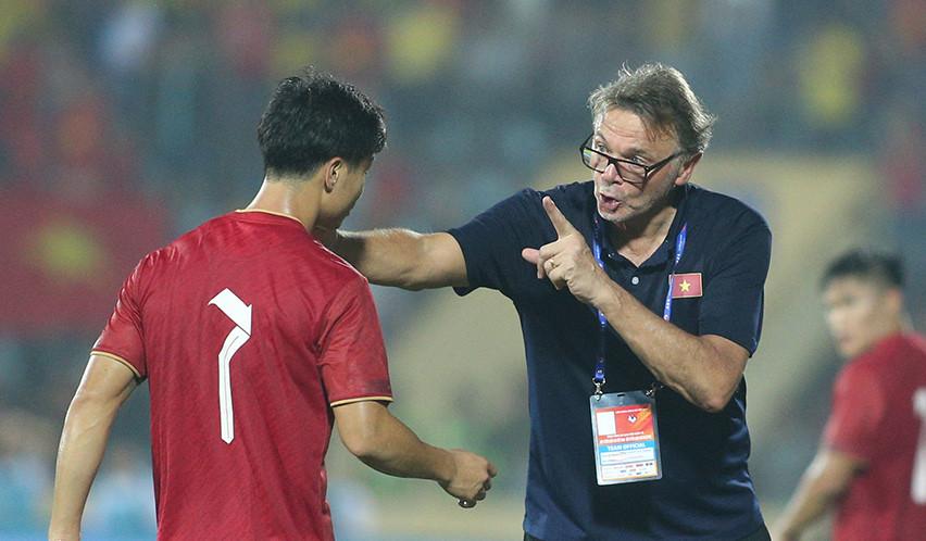 Tuyển Việt Nam: HLV Troussier chờ gì từ Công Phượng?-2