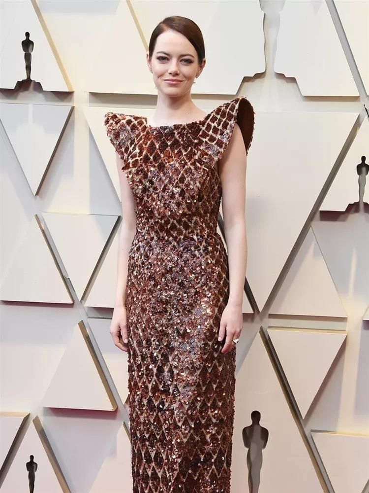 Chiếc váy bị bục khóa và những vẻ ngoài biểu tượng của Emma Stone-6