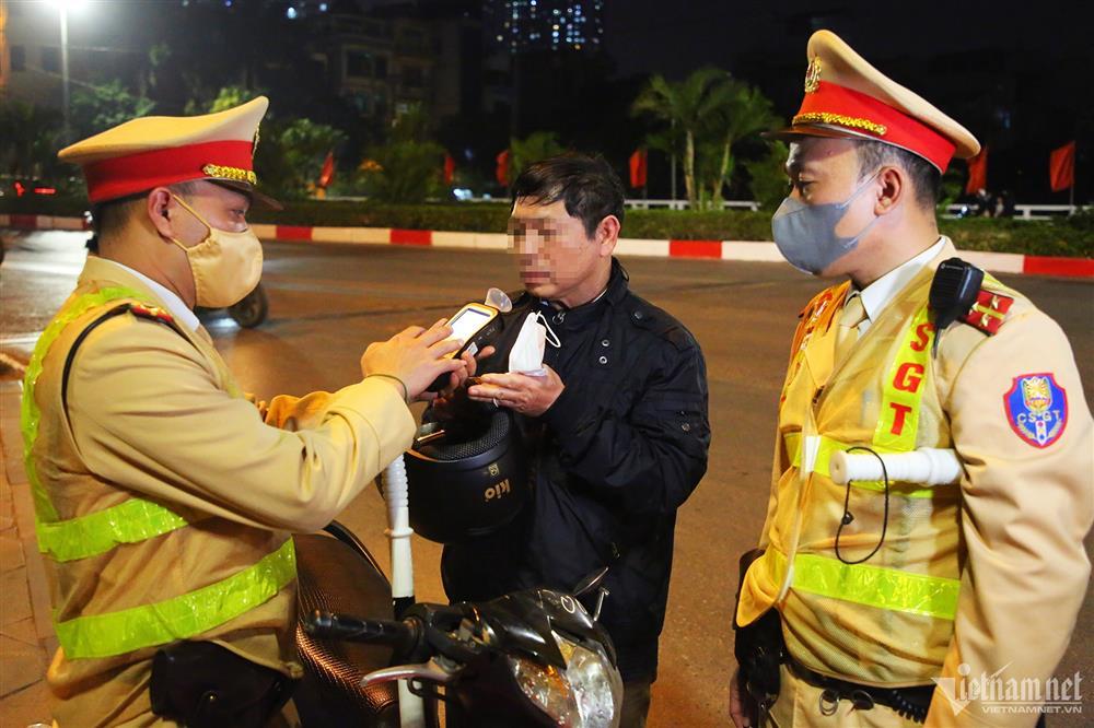 Vì sao Chủ tịch Hà Nội ký xử phạt nữ tài xế vi phạm nồng độ cồn ở phố Trần Cung?-2