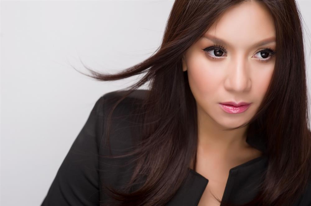 Biểu tượng sexy Y Phụng U50 ở Mỹ: Không bạn thân, có lý do để giấu kín ông xã-1