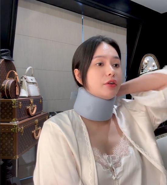 Đoàn Di Băng nẹp cổ, biến dạng đốt sống: Tình trạng cụ thể ra sao?-4