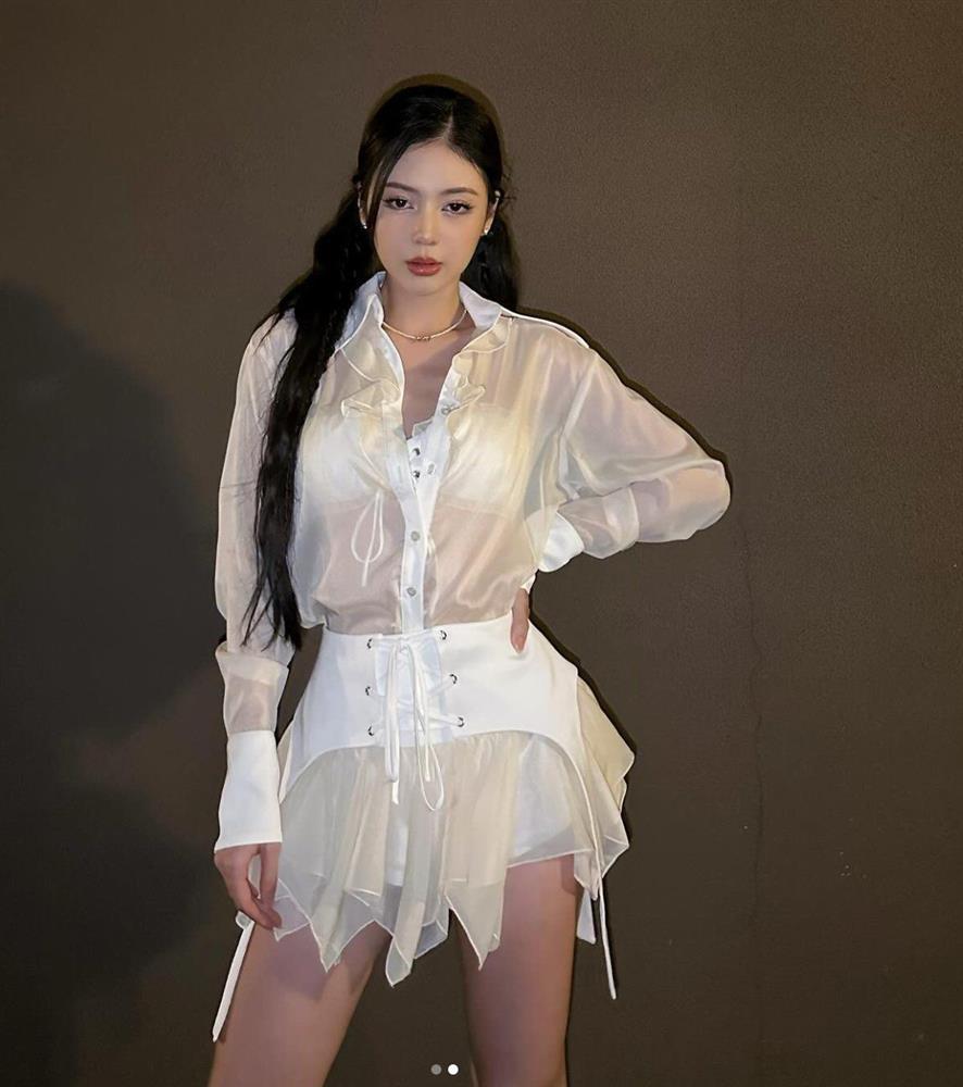 Tình cũ Trịnh Thăng Bình diện váy xuyên thấu lộ body không mỡ thừa như tạc tượng-3