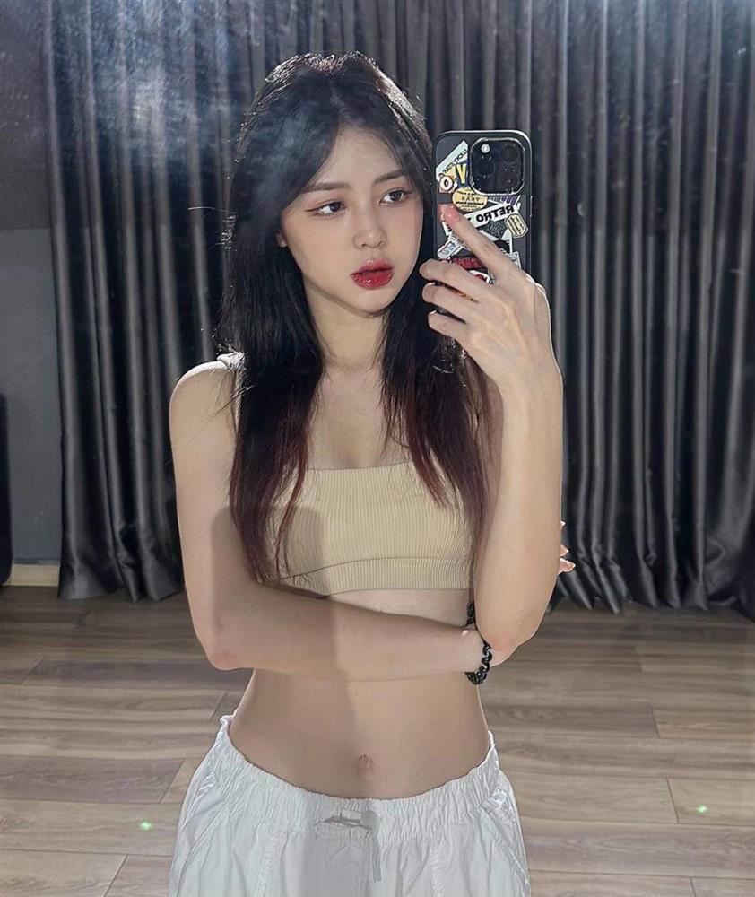 Tình cũ Trịnh Thăng Bình diện váy xuyên thấu lộ body không mỡ thừa như tạc tượng-5