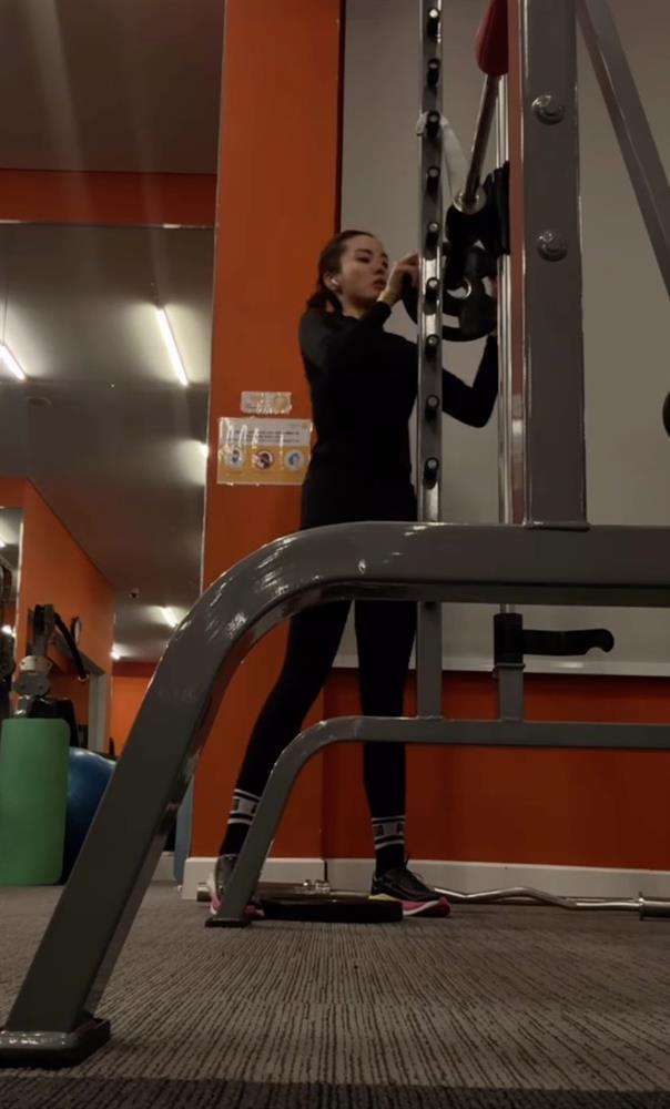 Kỳ Duyên hiện tại: Body đẹp như vẽ, eo thắt nút vì thể dục cả ngày lẫn đêm-5