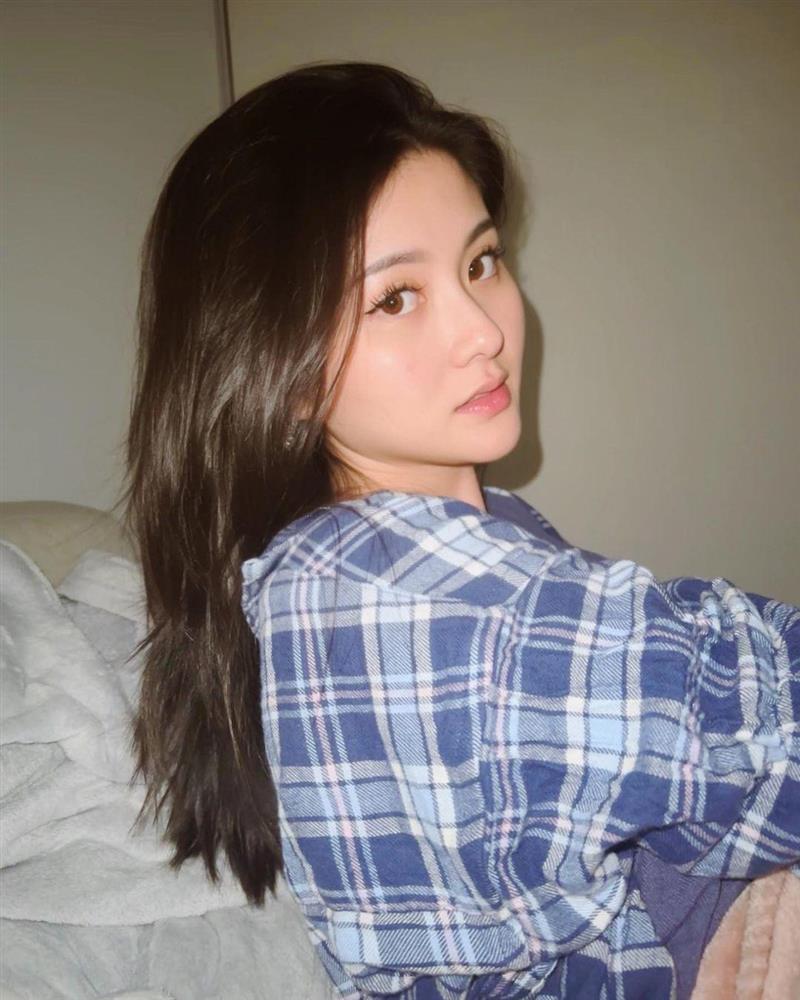 Ái nữ gia tộc tỷ đô ở Trung Quốc ăn 2 bữa/ngày, uống nước khoáng ngày càng đẹp nuột nà-2