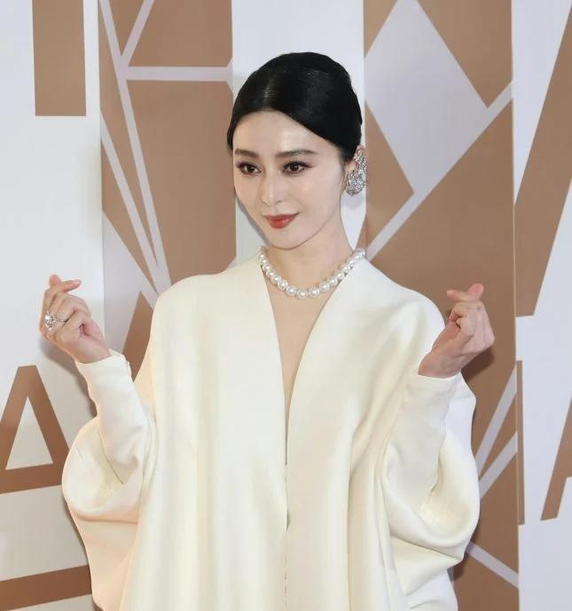 Phạm Băng Băng tiết lộ có bạn trai là một mục tiêu trong năm 2024-1