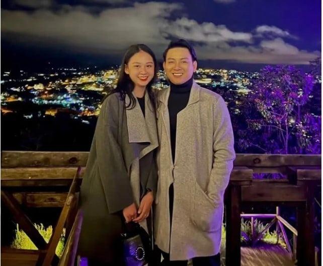 Bạn gái GenZ của Hoài Lâm: Gương mặt trẻ măng, thời trang quyến rũ-1