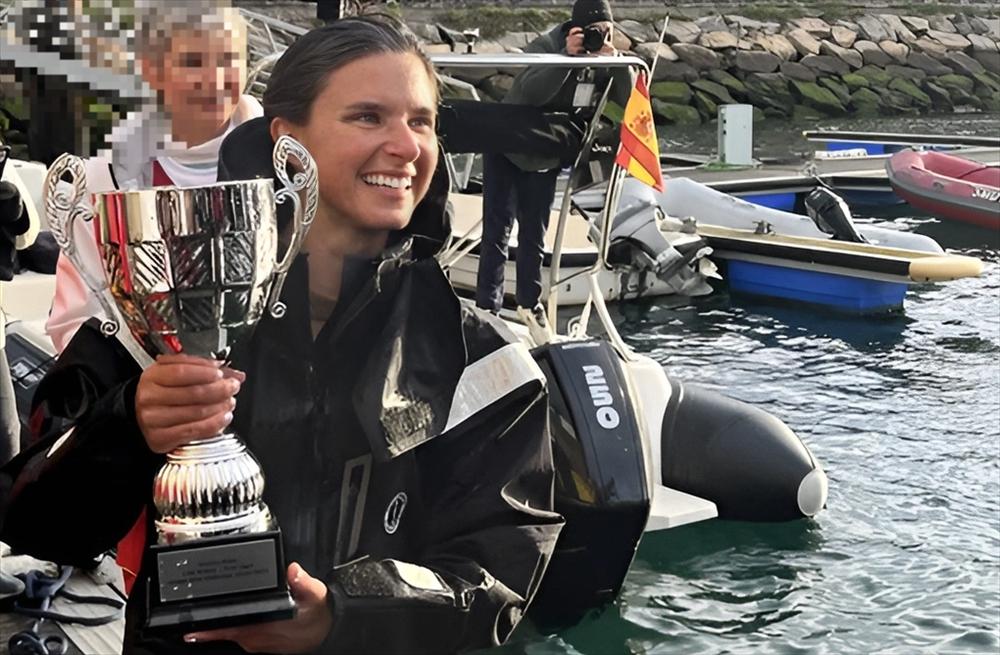 Bất chấp nguy hiểm, cô gái nặng 45kg một mình đi thuyền vòng quanh thế giới-1