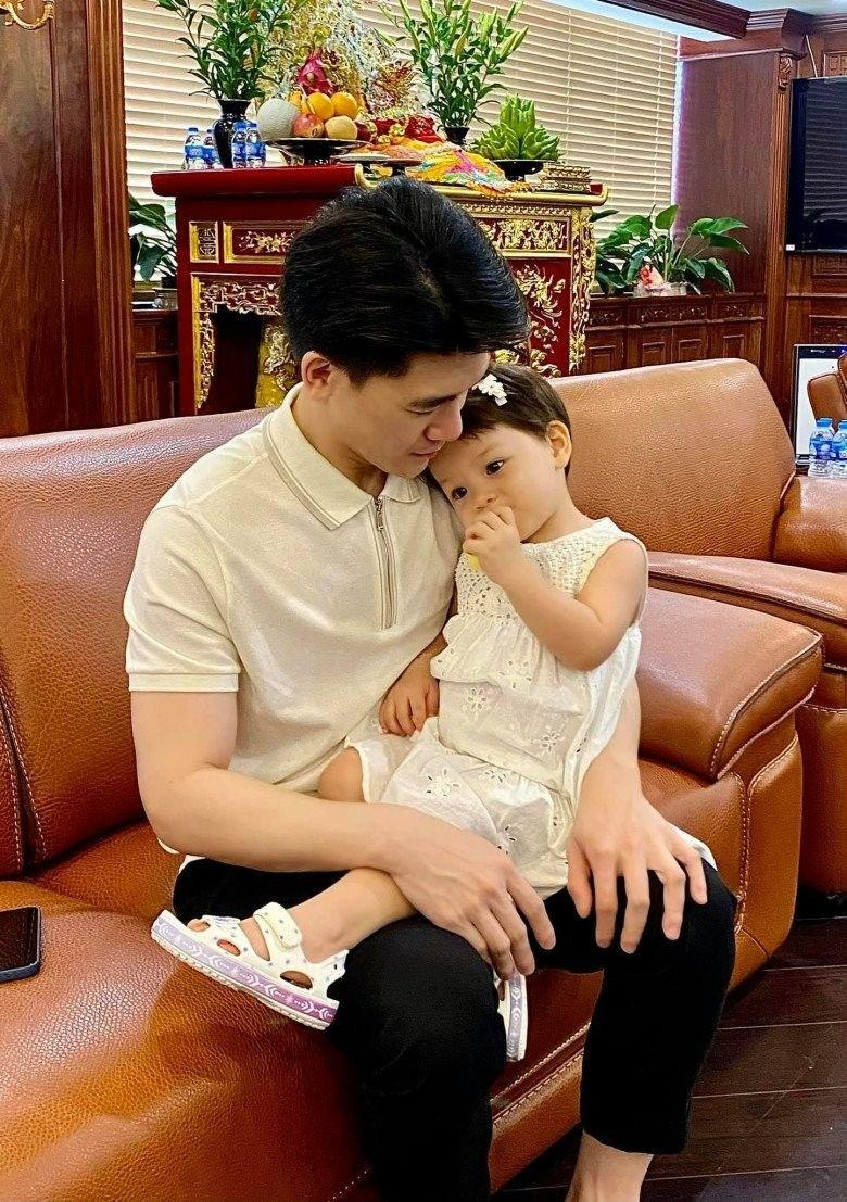 Cuộc sống xa hoa ít ai biết của thiếu gia nghìn tỷ, làm bố đơn thân nhưng danh tính nửa kia vẫn là điều bí ẩn-2