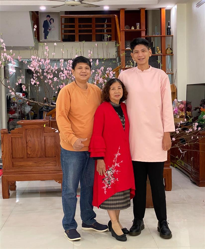 Cuộc sống dở khóc, dở cười của chàng khổng lồ và cô vợ tí hon ở TPHCM-3