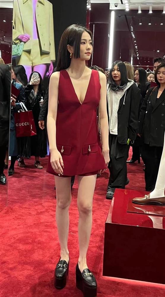 Gây tranh cãi vì mặc đồ hiệu như đồ chợ, Bạch Lộc vẫn ghi điểm vì hành động tinh tế-3