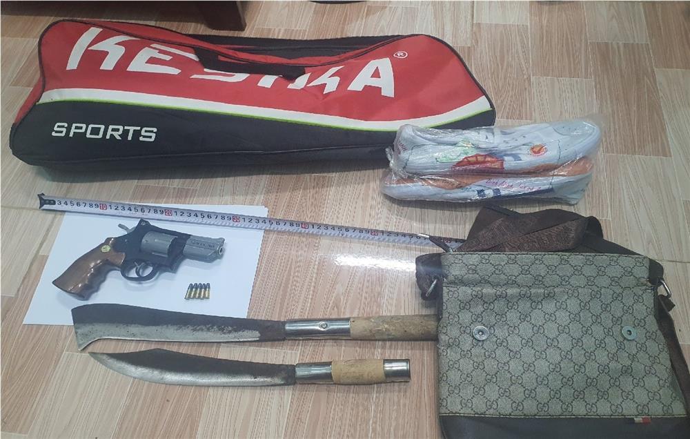 Đối tượng 2 lần truy sát người phụ nữ khai mua súng, đạn từ Campuchia-1