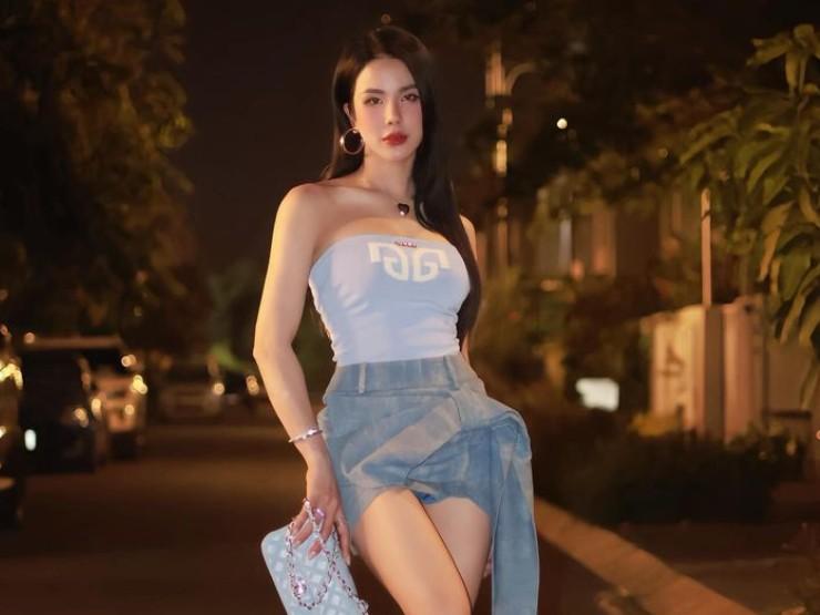 Chưa đến hè, mỹ nhân Việt đã bất phân thắng bại với áo cúp khoe vòng 1 hờ hững-2