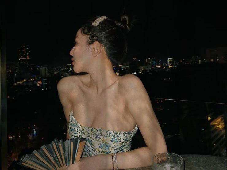 Chưa đến hè, mỹ nhân Việt đã bất phân thắng bại với áo cúp khoe vòng 1 hờ hững-4