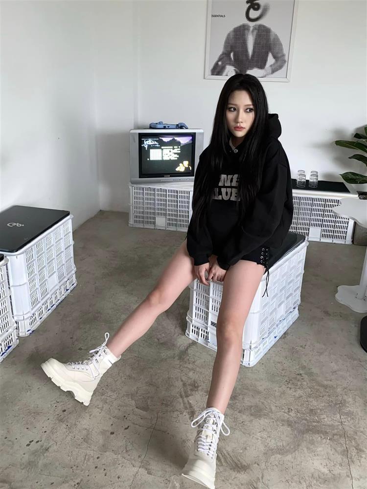 Em gái Trấn Thành nâng cấp phong cách sau khi giảm cân thành công-4