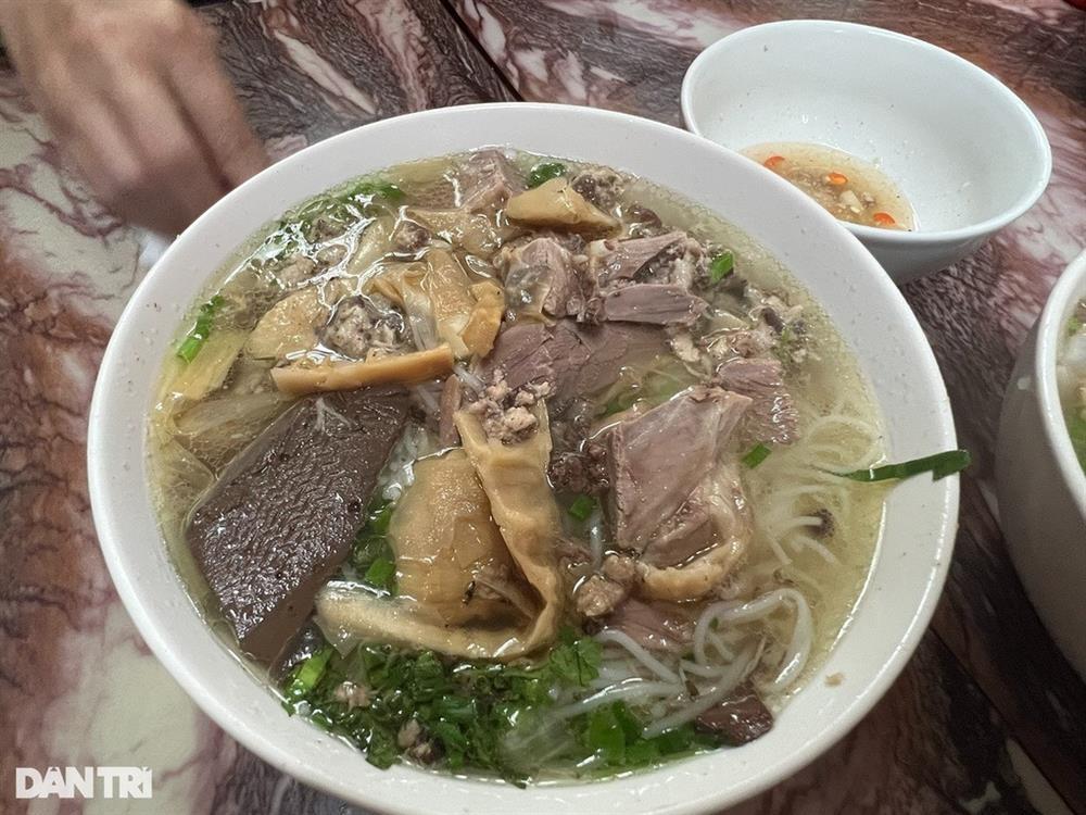 Hà Nội: Bún ngan Nhàn bị tố chửi khách một suất không bán, đốt vía-3