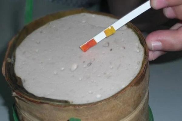 Cách phát hiện giò chứa hàn the-1