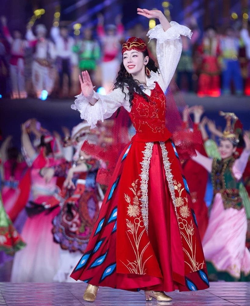 Địch Lệ Nhiệt Ba ngã rạn xương-2