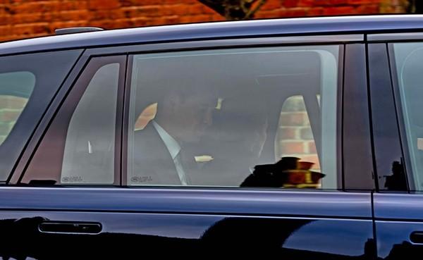 Ảnh mới của Công nương Kate và Hoàng tử William bị cho là ảnh ghép, sự thật là gì?-1