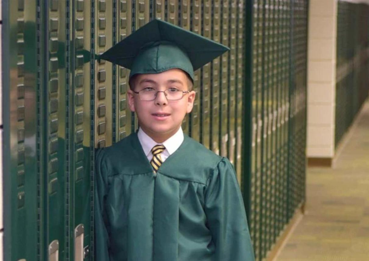 Thần đồng 12 tuổi tốt nghiệp đại học, chứng minh Albert Einstein ‘sai lầm’-1