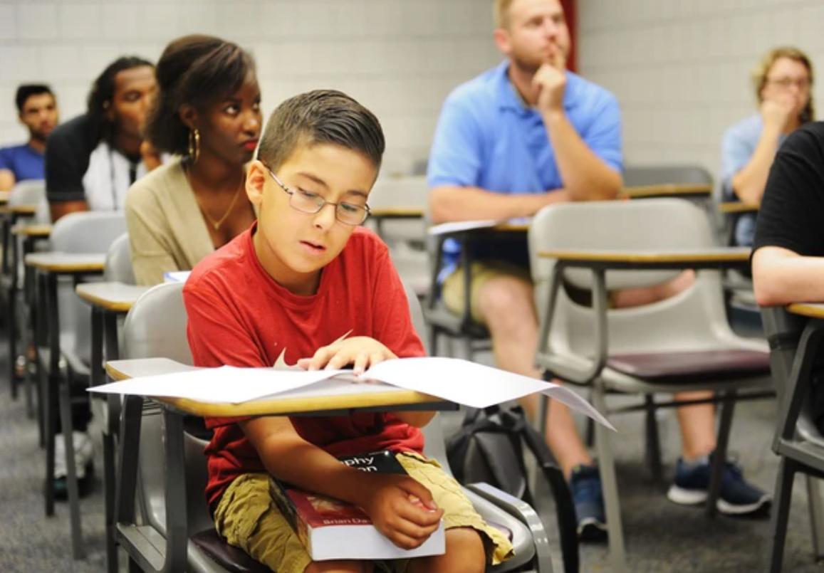 Thần đồng 12 tuổi tốt nghiệp đại học, chứng minh Albert Einstein ‘sai lầm’-2