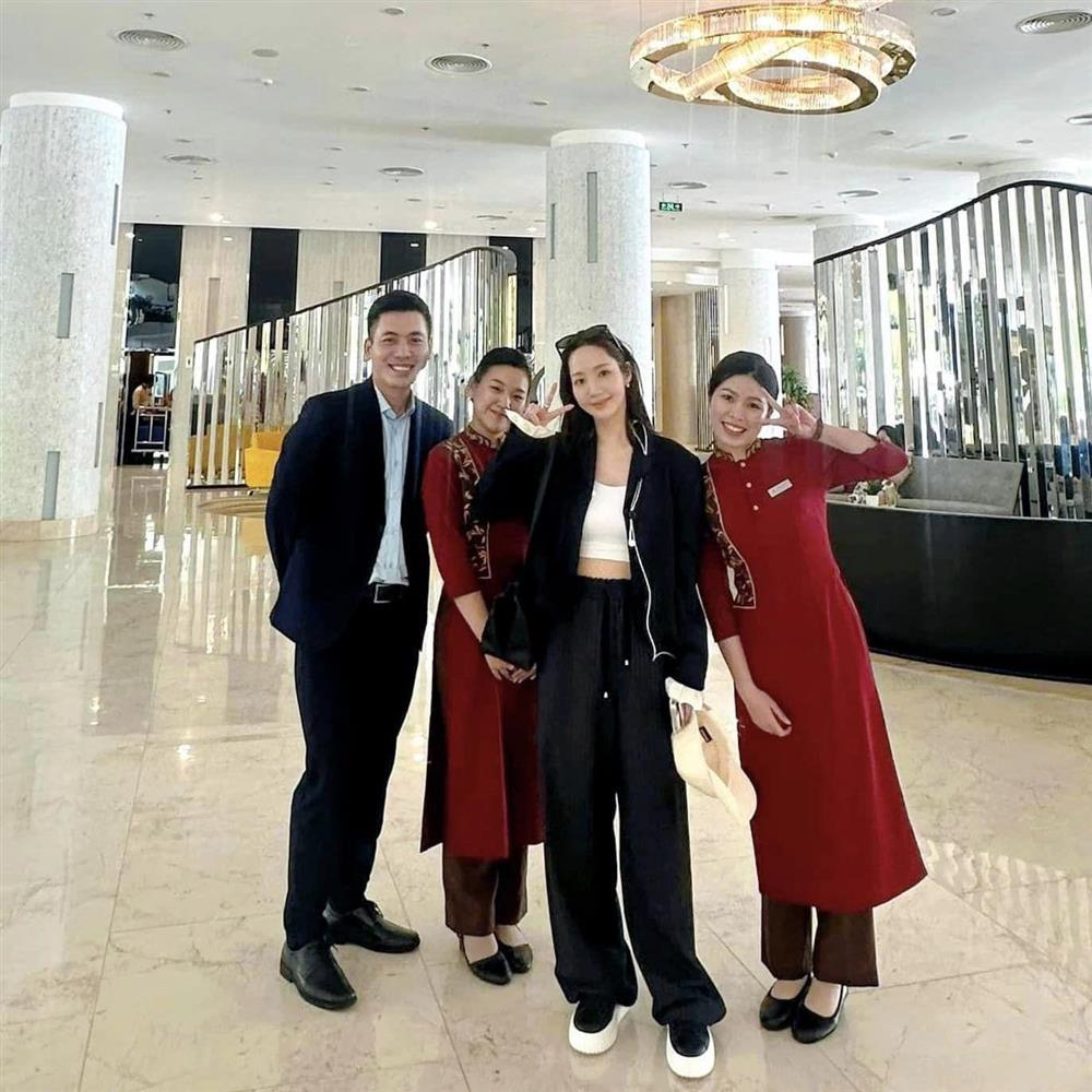 Dàn sao Cô Đi Mà Lấy Chồng Tôi du lịch Việt Nam, nhan sắc Park Min Young gây sốt-5