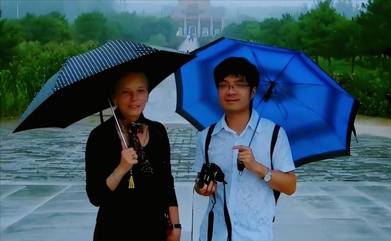 Bất chấp tất cả lấy vợ hơn 22 tuổi, chàng trai khiến mọi người thổn thức-1