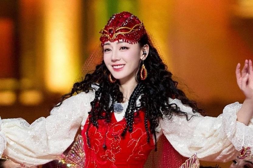 Mỹ nhân Tân Cương Địch Lệ Nhiệt Ba thu hút hơn nửa triệu người hâm mộ nhờ clip dài 14 giây-7