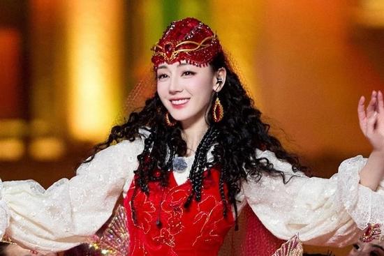 Địch Lệ Nhiệt Ba ngã rạn xương