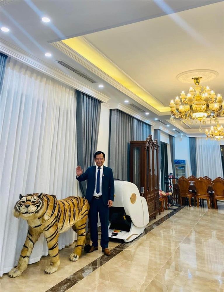 Nhà như lâu đài, đại gia chân đất Quang Tèo ở nhà vẫn phải xin phép vợ-1