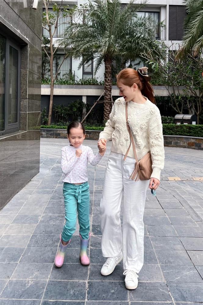 Lan Phương xúc động vì một hành động của ái nữ đầu lòng: Mẹ nhìn Lina tự nhiên thương con trào nước mắt-4