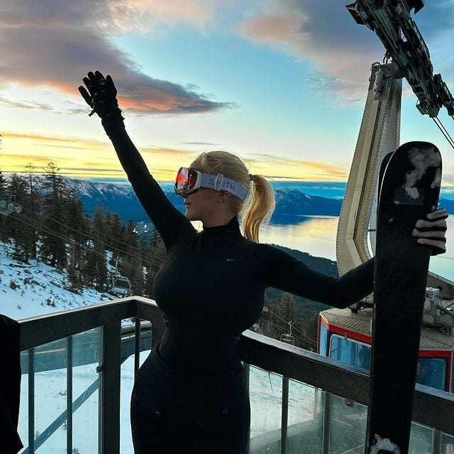 Cô béo xinh nhất Trung Quốc mê váy áo ôm chẽn, tôn vòng 1 khi tập thể thao-4