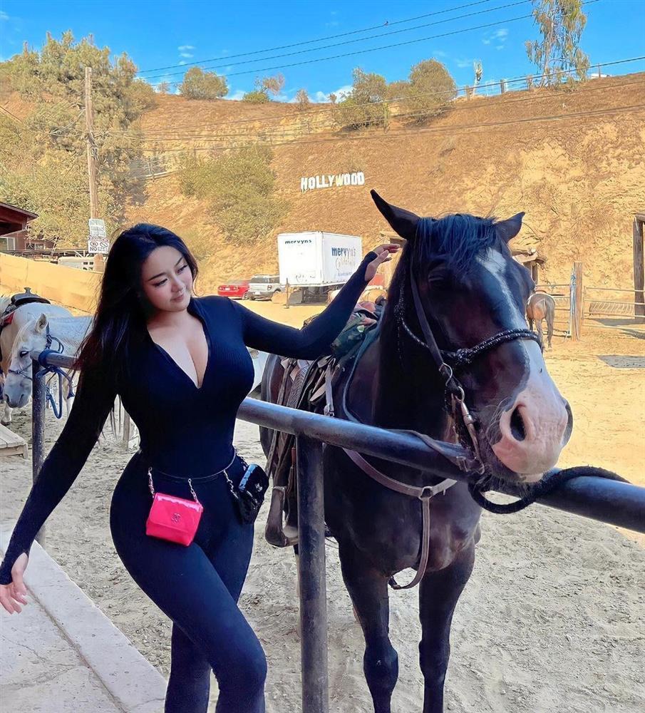 Cô béo xinh nhất Trung Quốc mê váy áo ôm chẽn, tôn vòng 1 khi tập thể thao-6