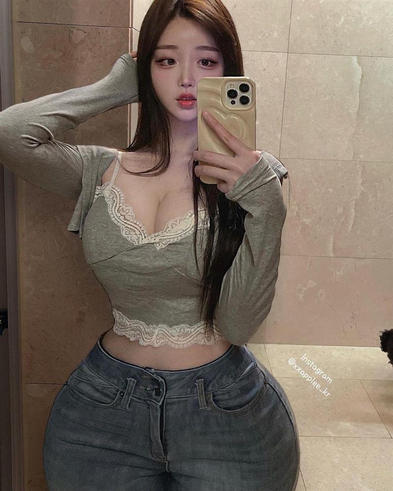 Cựu nhân viên ngân hàng khiến Jesse Lingard tẽn tò có vòng ba 114 cm nhờ đâu?-3