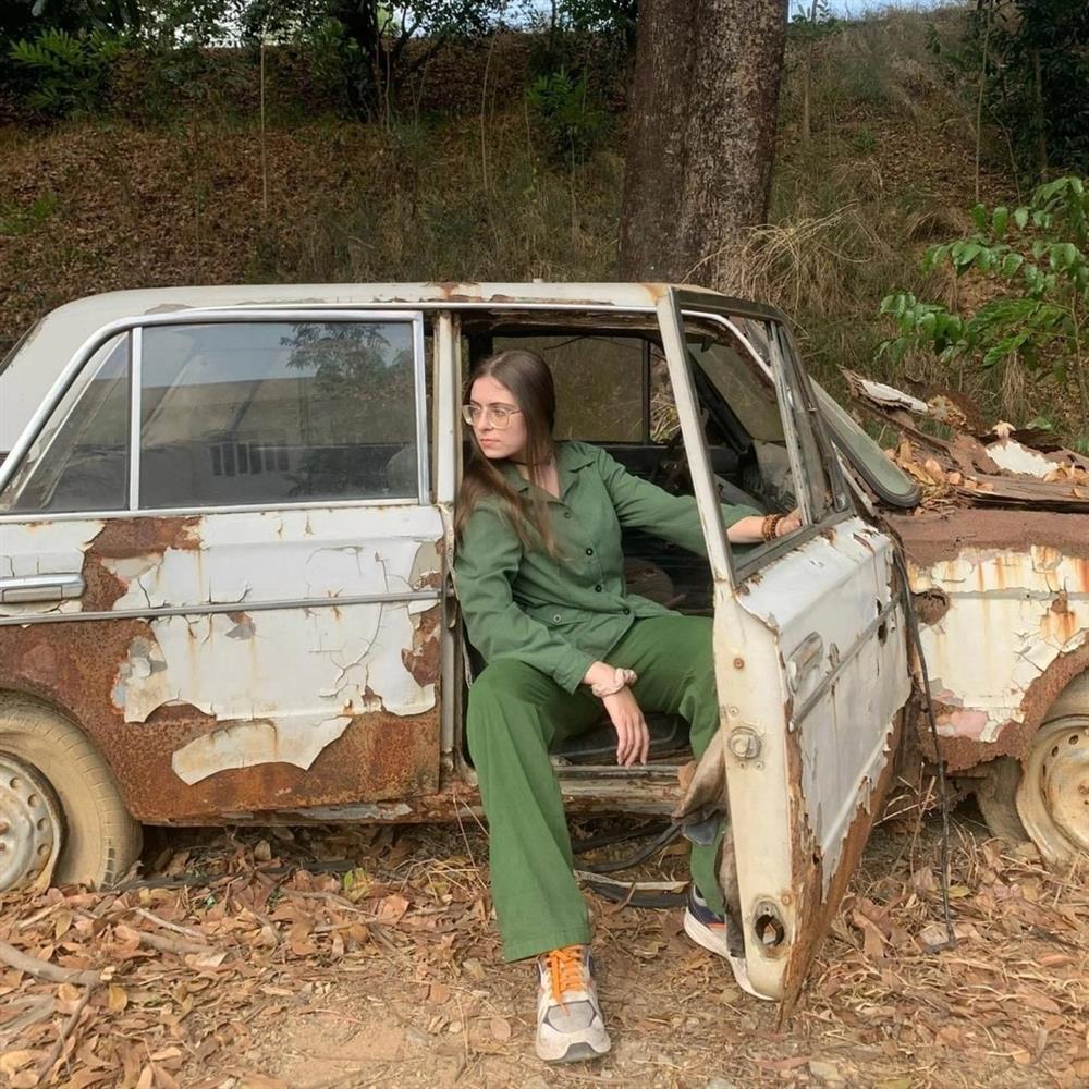 Nữ sinh nước ngoài hút hồn khi mặc quần áo bộ đội, học quốc phòng-4