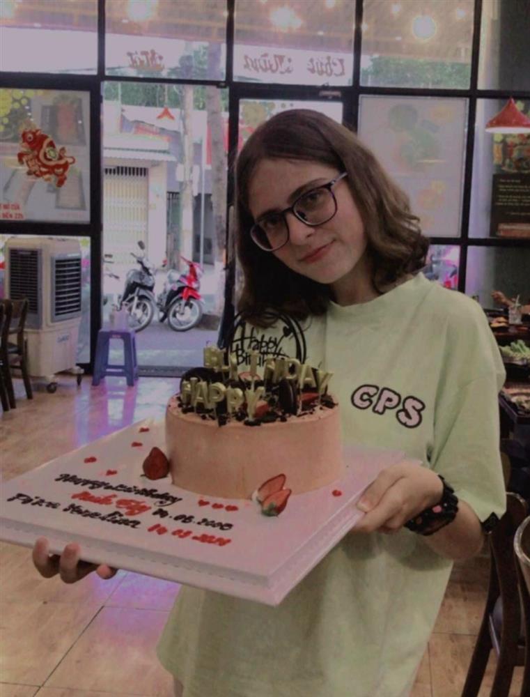 Nữ sinh nước ngoài hút hồn khi mặc quần áo bộ đội, học quốc phòng-5